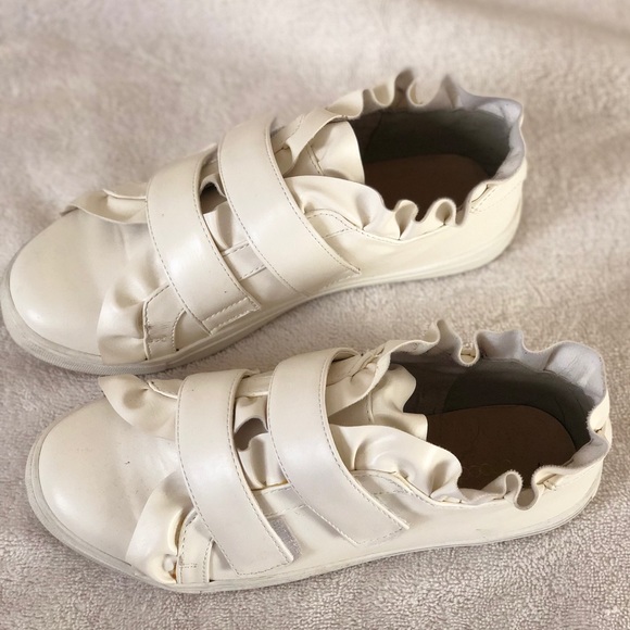 Yolanda Ruffle Sneakers - Picture 3 of 4